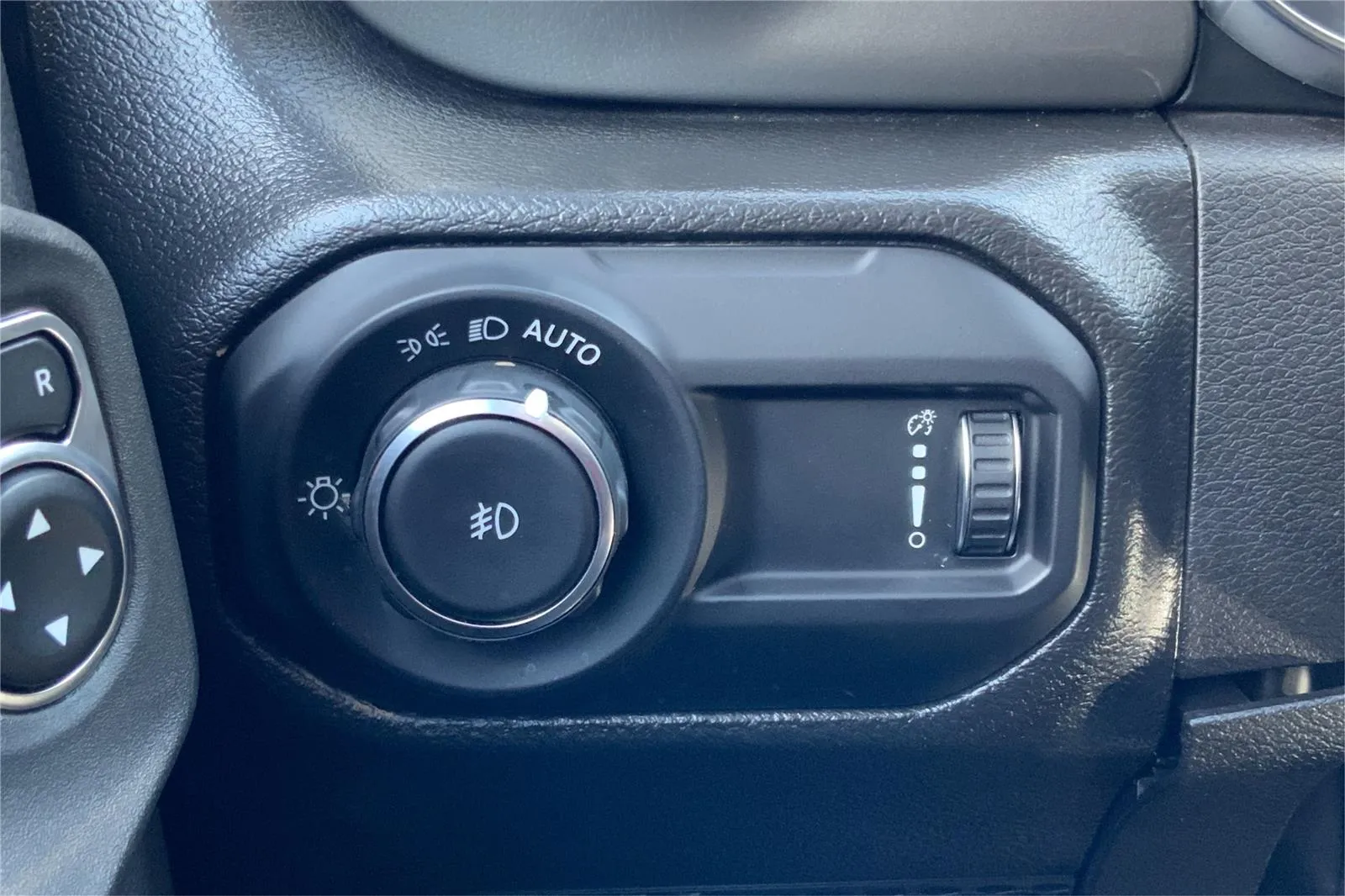 2023 Jeep Wrangler 4-Door Sahara - Photo 17