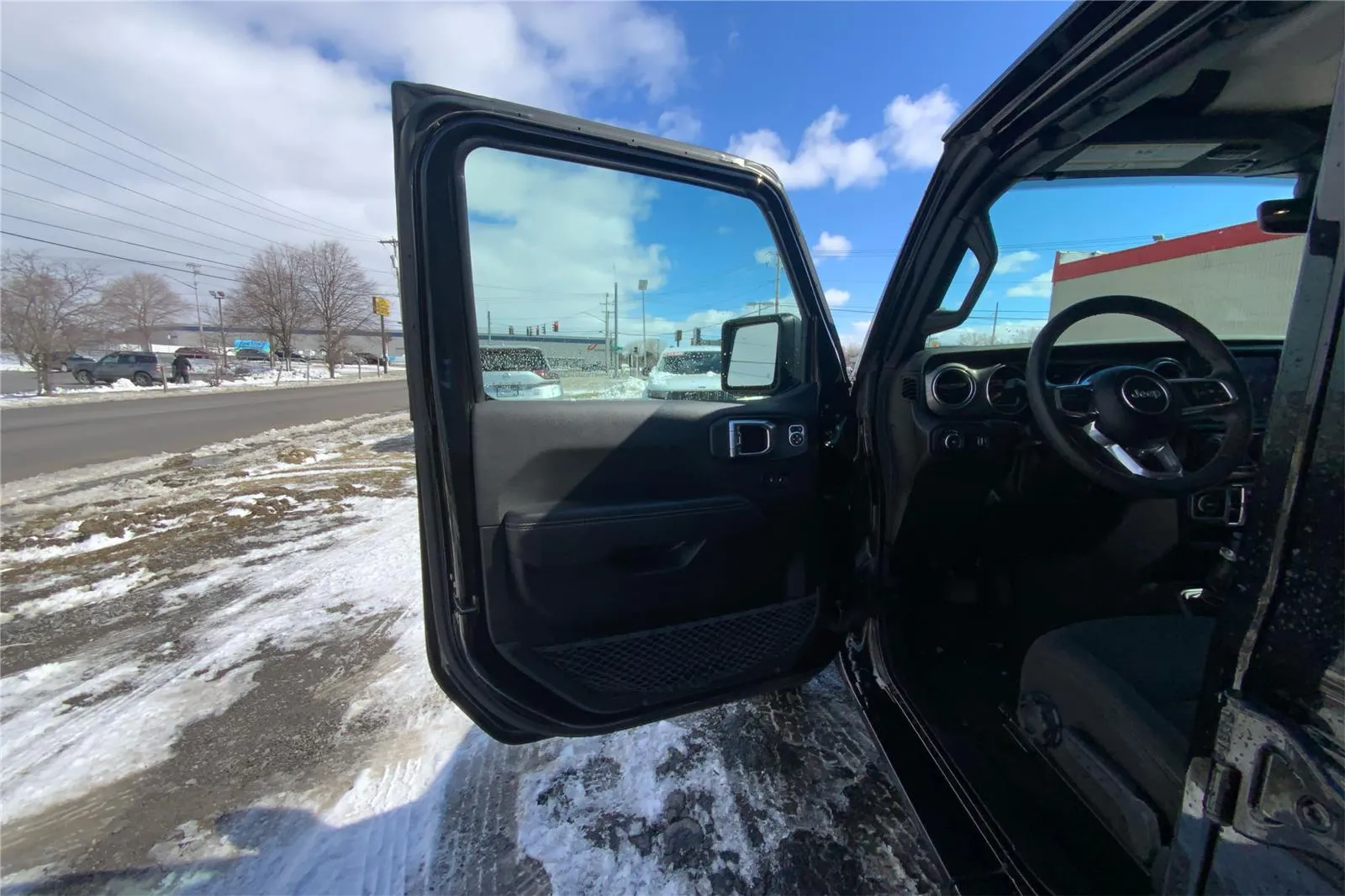 2023 Jeep Wrangler 4-Door Sahara - Photo 20