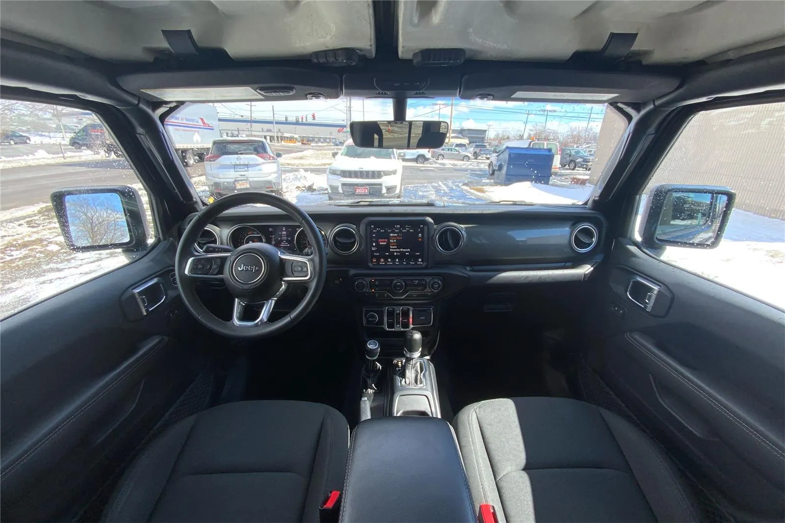2023 Jeep Wrangler 4-Door Sahara - Photo 30