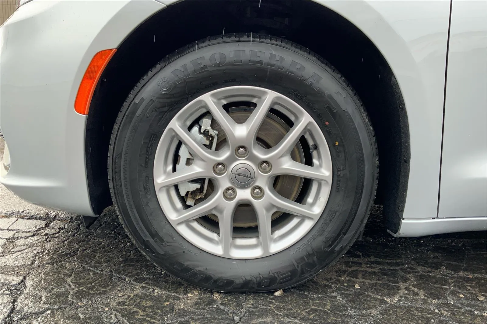 2024 Chrysler Pacifica Touring L - Photo 25