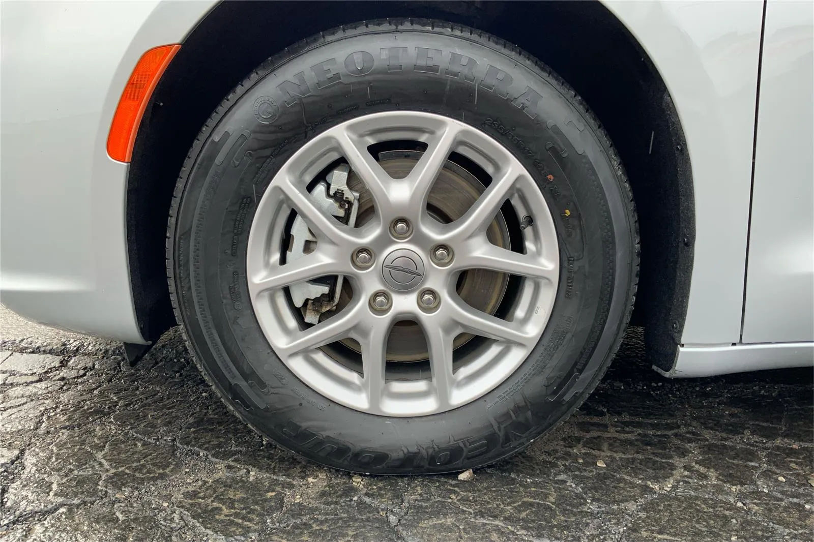 2024 Chrysler Pacifica Touring L - Photo 30