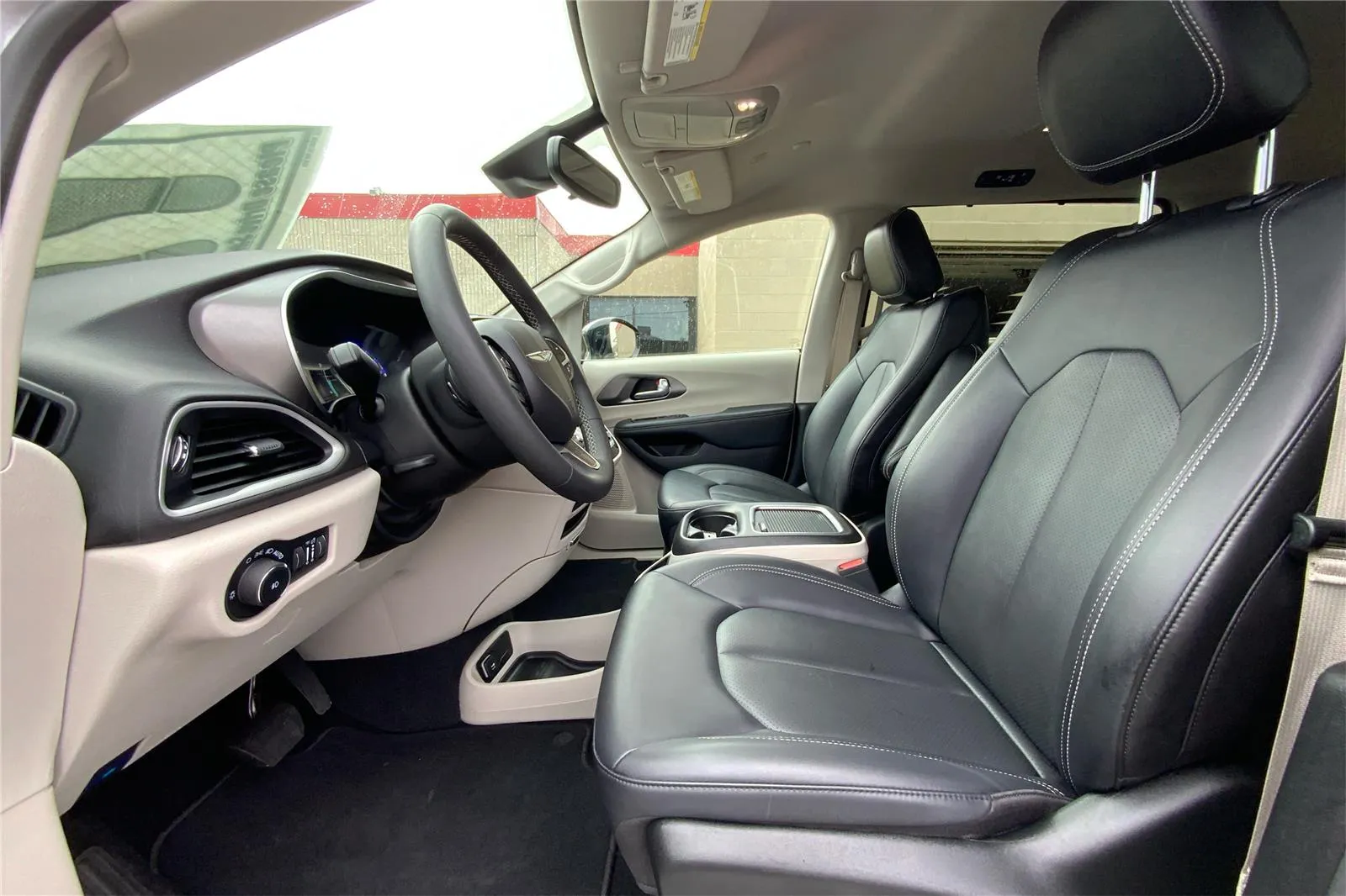 2024 Chrysler Pacifica Touring L - Photo 10