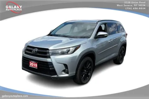 Silver 2019 Toyota Highlander SE for sale in West Seneca, NY
