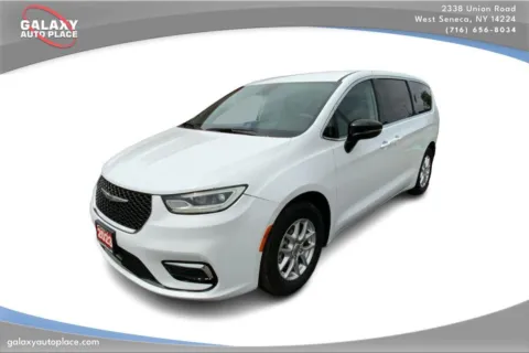 White 2024 Chrysler Pacifica Touring L for sale in West Seneca, NY