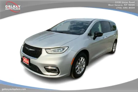 Silver 2024 Chrysler Pacifica Touring L for sale in West Seneca, NY