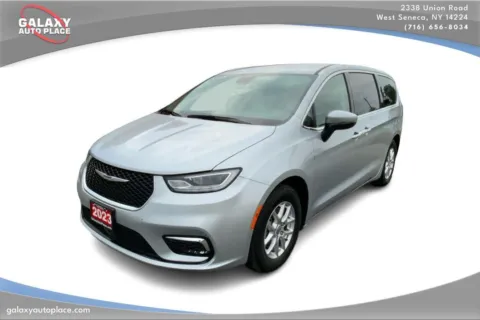 Silver 2023 Chrysler Pacifica Touring L for sale in West Seneca, NY
