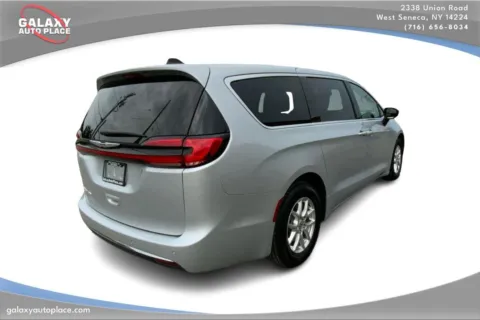 More photos of 2023 Chrysler Pacifica Touring L at Galaxy Auto Place, NY