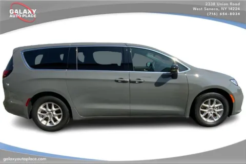 More photos of 2025 Chrysler Pacifica Select at Galaxy Auto Place, NY