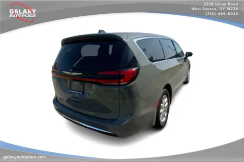 More photos of 2025 Chrysler Pacifica Select at Galaxy Auto Place, NY