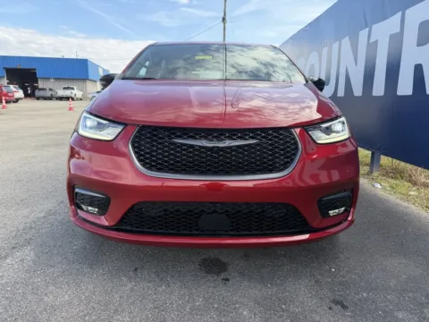 Photos of 2025 Chrysler Pacifica Select for sale in Grayson, KY at Pure Country Automotive