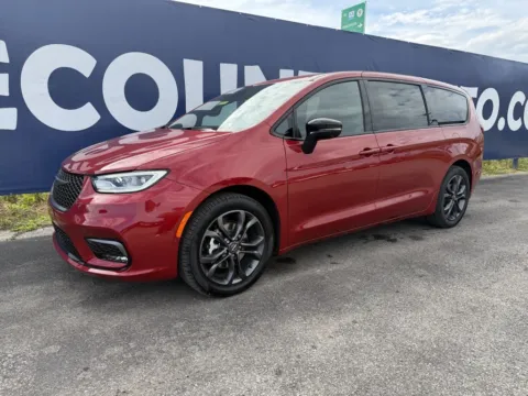 Another view of 2025 Chrysler Pacifica Select for sale in Grayson, KY at Pure Country Automotive