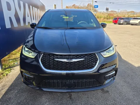 Photos of 2026 Chrysler Pacifica Limited for sale in Grayson, KY at Pure Country Automotive