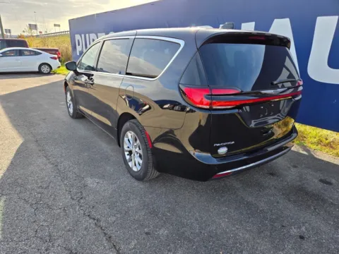 More photos of 2026 Chrysler Pacifica Limited at Pure Country Automotive, KY