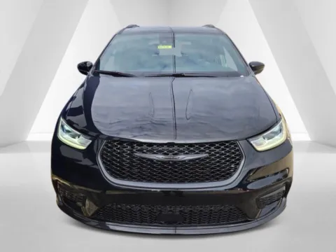 Photos of 2026 Chrysler Pacifica Limited for sale in Grayson, KY at Pure Country Automotive