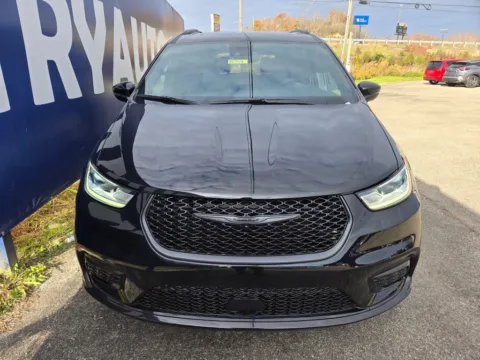 Photos of 2026 Chrysler Pacifica Select for sale in Grayson, KY at Pure Country Automotive