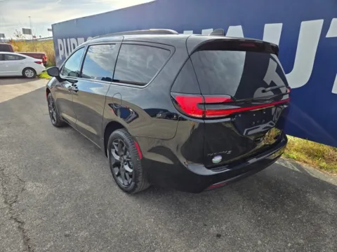 More photos of 2026 Chrysler Pacifica Select at Pure Country Automotive, KY