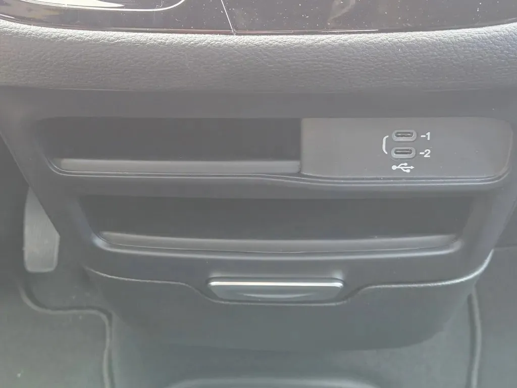 2026 Chrysler Pacifica Select - Photo 25
