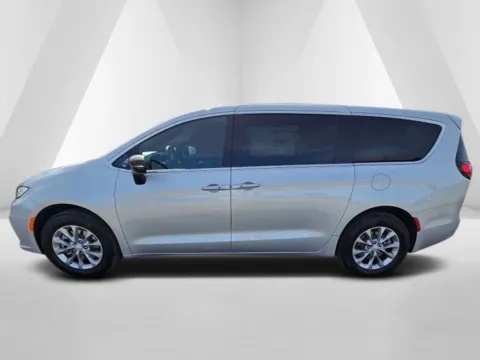 More photos of 2026 Chrysler Pacifica Select at Pure Country Automotive, KY