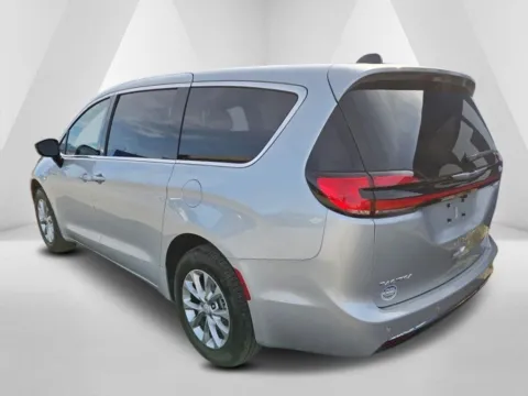More photos of 2026 Chrysler Pacifica Select at Pure Country Automotive, KY