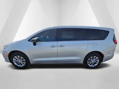 More photos of 2026 Chrysler Pacifica Select at Pure Country Automotive, KY