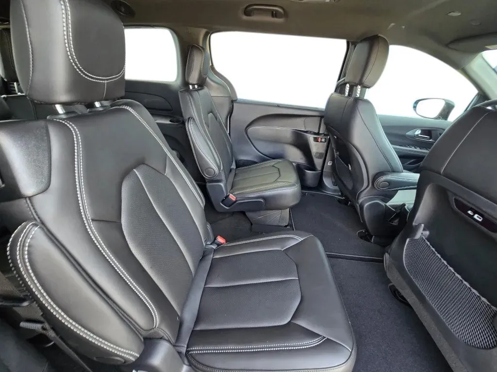 2026 Chrysler Pacifica Select - Photo 26