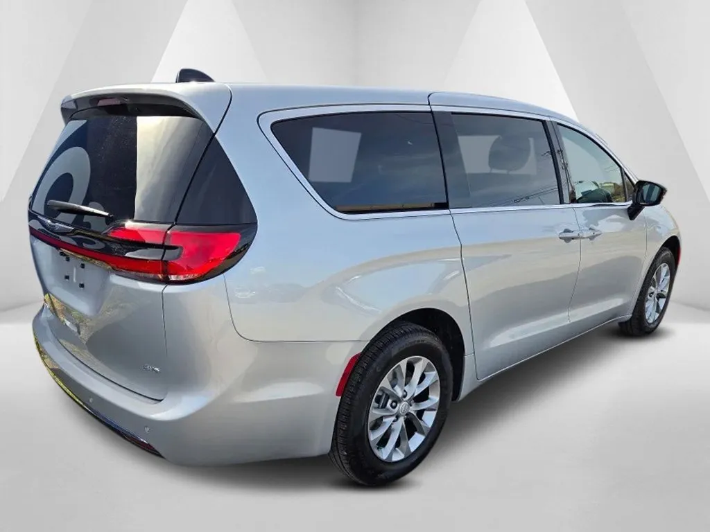 2026 Chrysler Pacifica Select - Photo 7