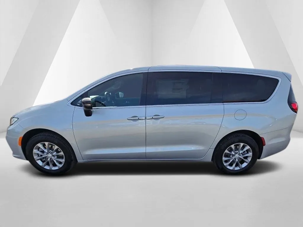 2026 Chrysler Pacifica Select - Photo 4