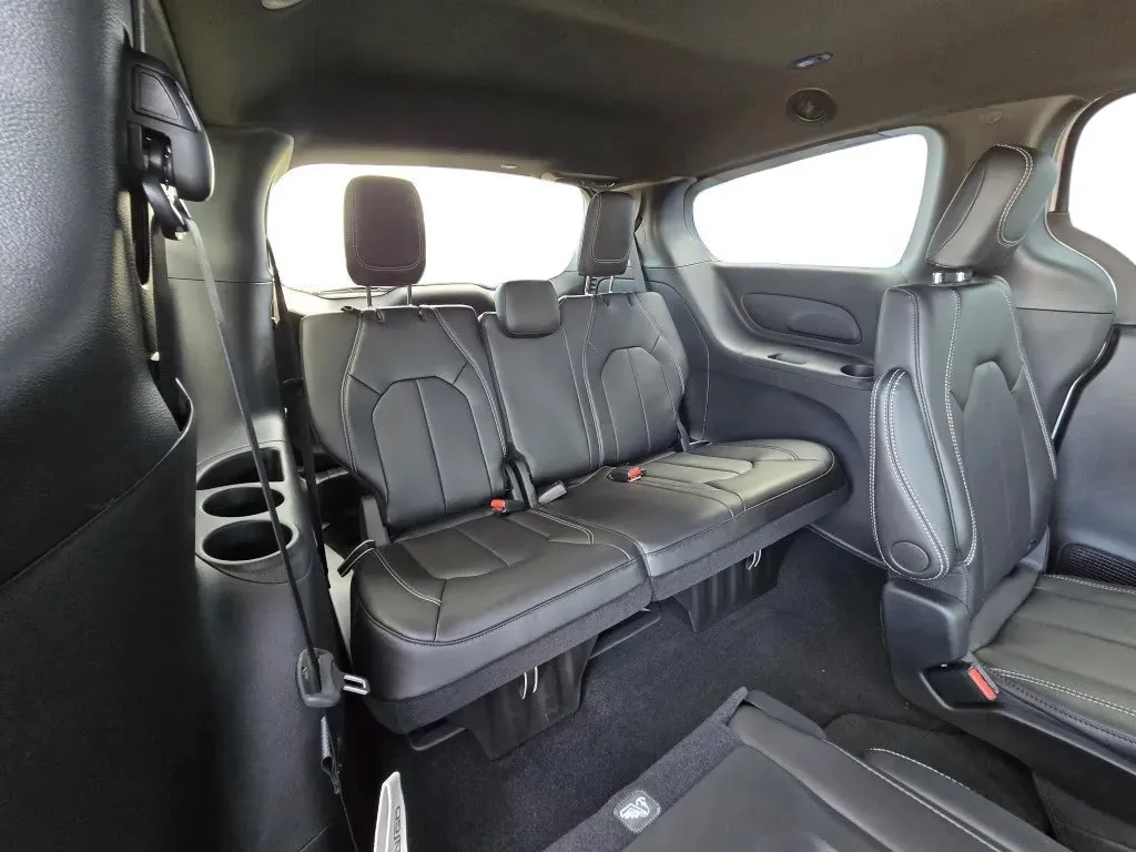2026 Chrysler Pacifica Select - Photo 27