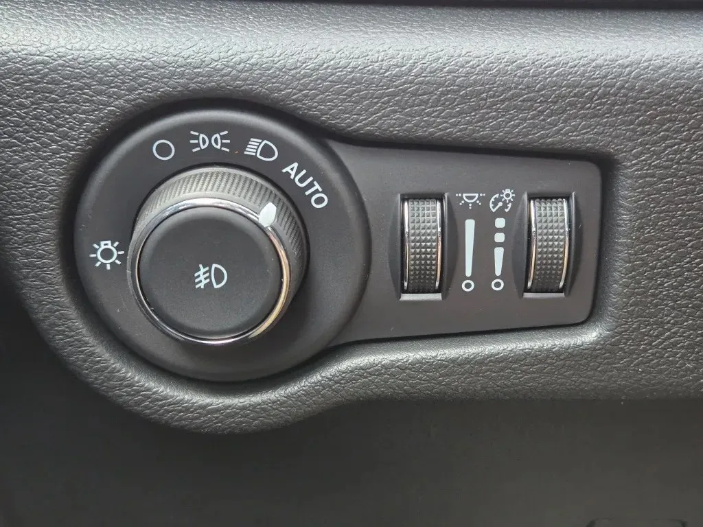 2026 Chrysler Pacifica Select - Photo 13
