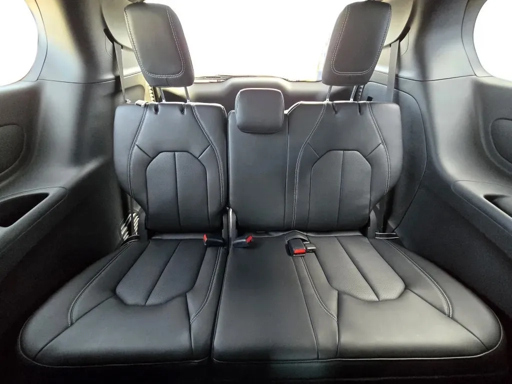 2026 Chrysler Pacifica Select - Photo 28