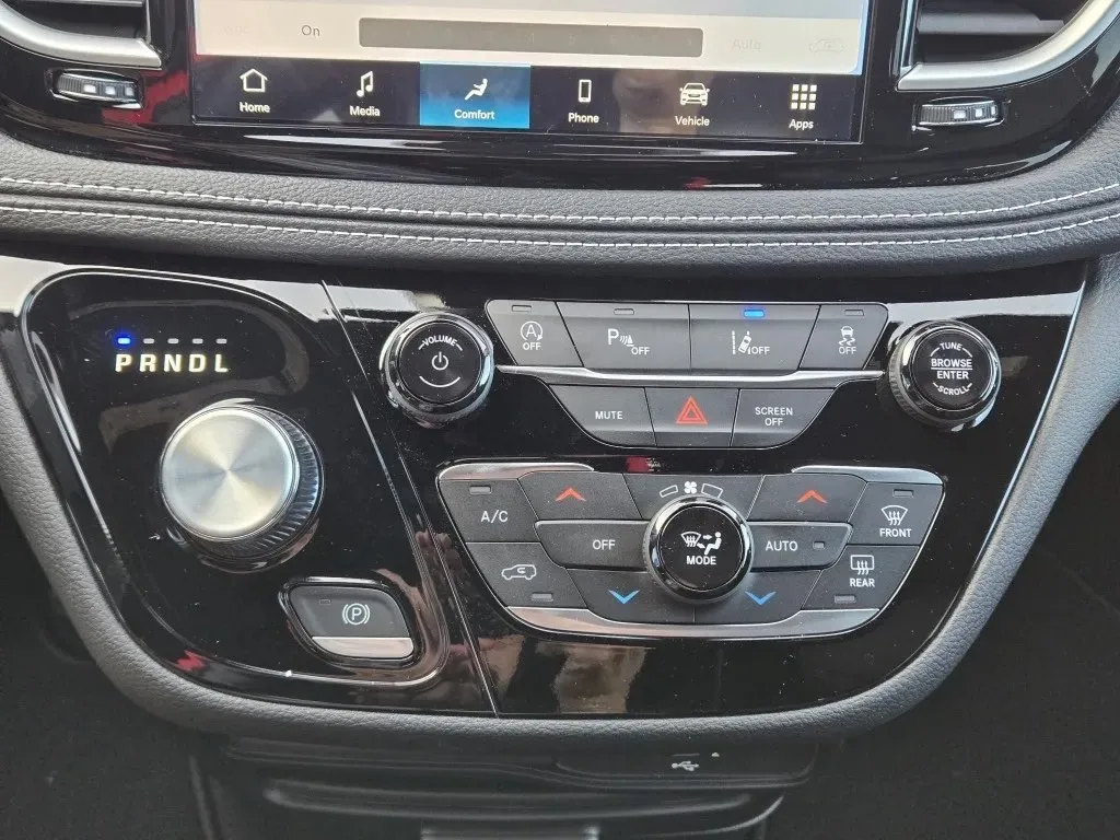 2026 Chrysler Pacifica Select - Photo 20