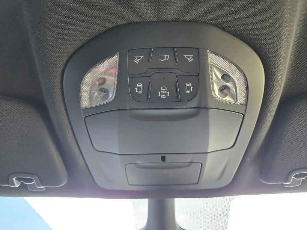2026 Chrysler Pacifica Select - Photo 18