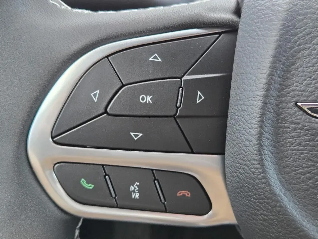 2026 Chrysler Pacifica Select - Photo 15