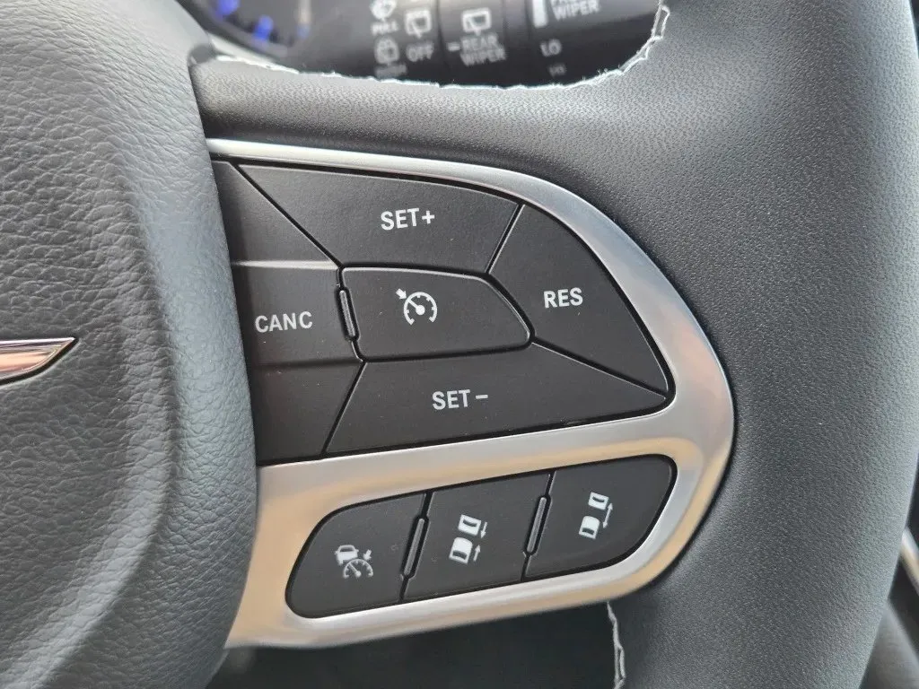 2026 Chrysler Pacifica Select - Photo 16