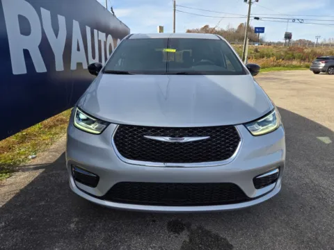 Photos of 2026 Chrysler Pacifica Select for sale in Grayson, KY at Pure Country Automotive