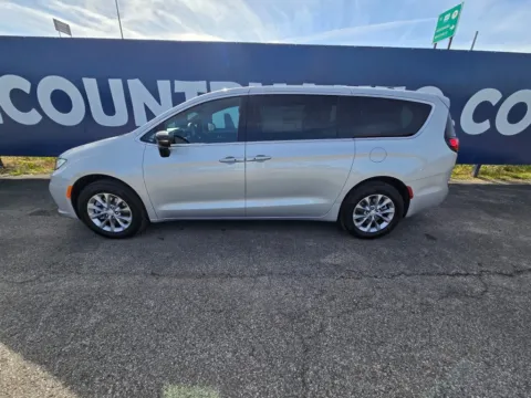 More photos of 2026 Chrysler Pacifica Select at Pure Country Automotive, KY