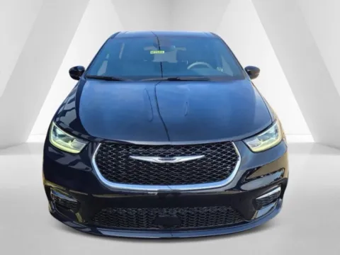 Photos of 2026 Chrysler Pacifica Select for sale in Grayson, KY at Pure Country Automotive