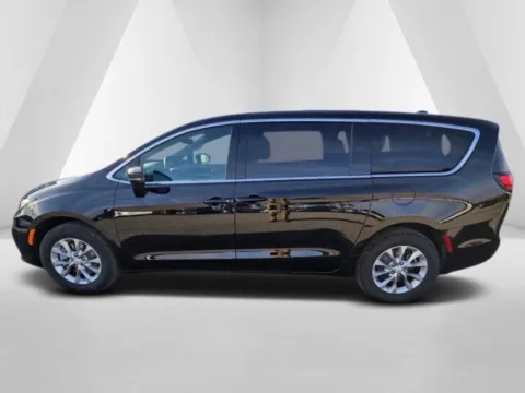 More photos of 2026 Chrysler Pacifica Select at Pure Country Automotive, KY
