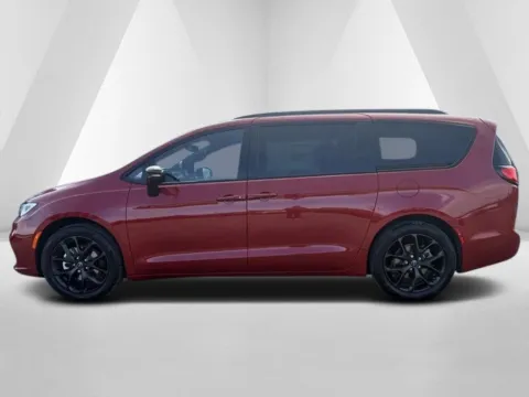More photos of 2026 Chrysler Pacifica Limited at Pure Country Automotive, KY