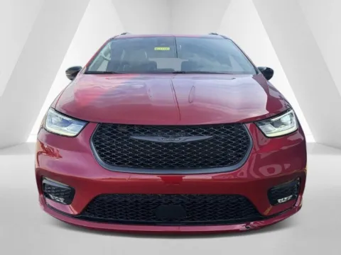 Photos of 2026 Chrysler Pacifica Limited for sale in Grayson, KY at Pure Country Automotive