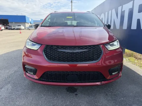 Photos of 2026 Chrysler Pacifica Limited for sale in Grayson, KY at Pure Country Automotive