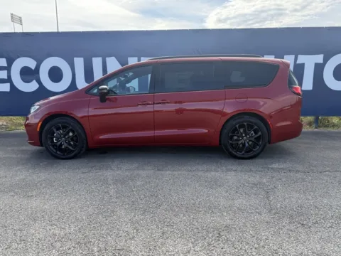 More photos of 2026 Chrysler Pacifica Limited at Pure Country Automotive, KY