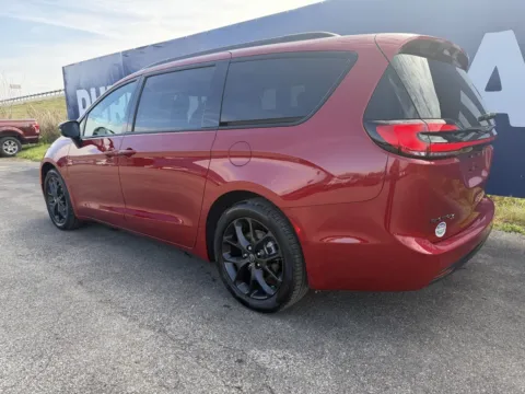 More photos of 2026 Chrysler Pacifica Limited at Pure Country Automotive, KY