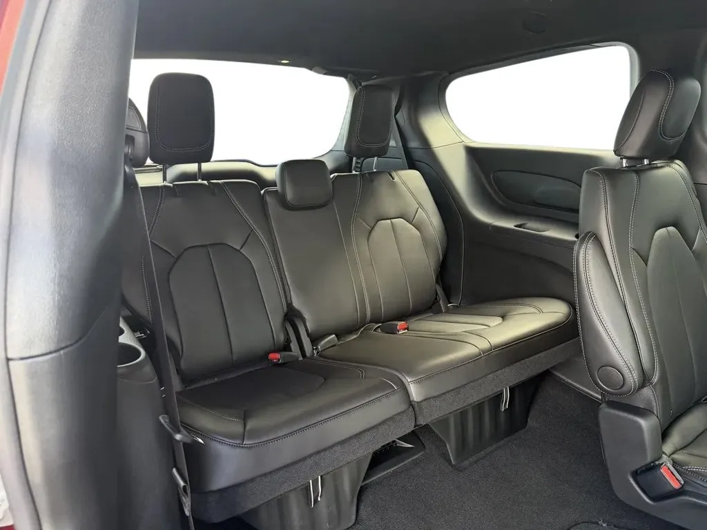 2026 Chrysler Pacifica Select - Photo 36