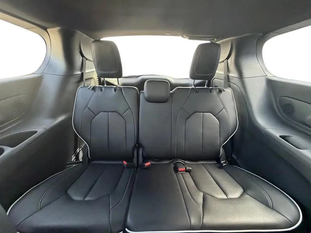 2026 Chrysler Pacifica Select - Photo 37