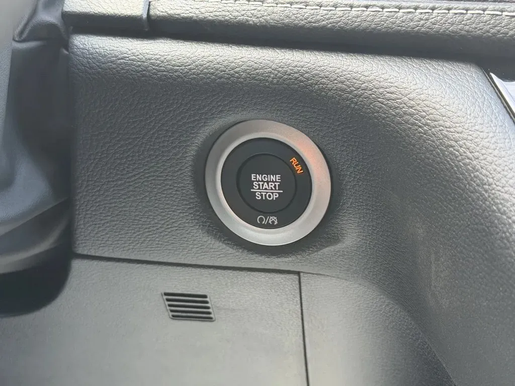 2026 Chrysler Pacifica Select - Photo 19
