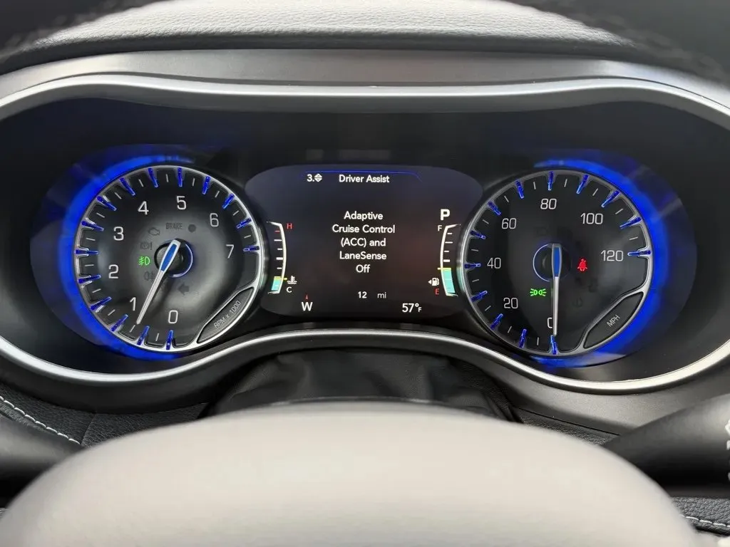 2026 Chrysler Pacifica Select - Photo 18