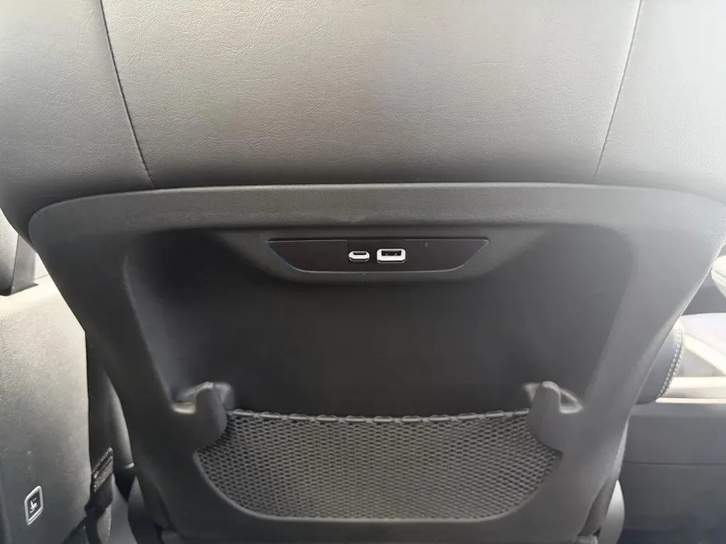 2026 Chrysler Pacifica Select - Photo 32