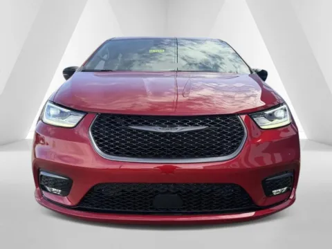 Another view of 2026 Chrysler Pacifica Select for sale in Grayson, KY at Pure Country Automotive