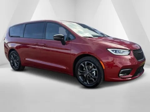 Red 2026 Chrysler Pacifica Select for sale in Grayson, KY